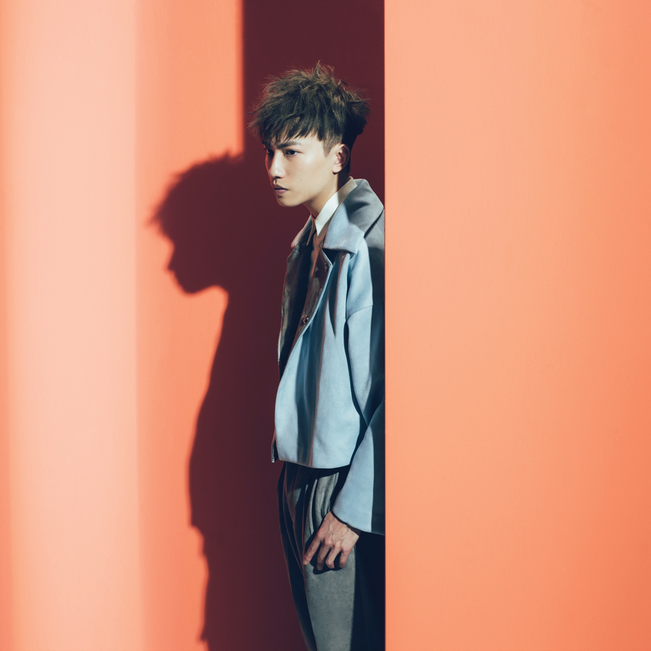 罗力威推全新专辑《the frame》 艺术与时尚感并重