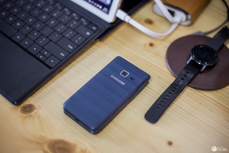 三星folder2翻盖手机实拍浓浓复古风