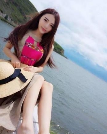 5/5 女主播违规被封:30秒视频 上衣滑落露胸(组图) 熊猫tv女主播璐璐