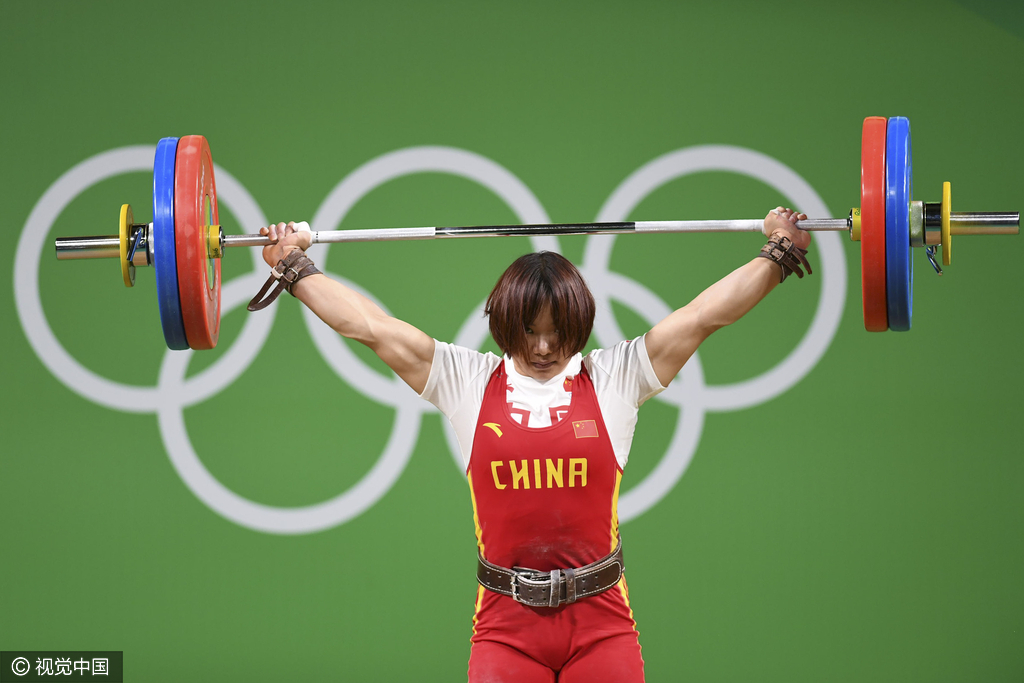 向艳梅抓举失误被砸 无碍仍强势夺金