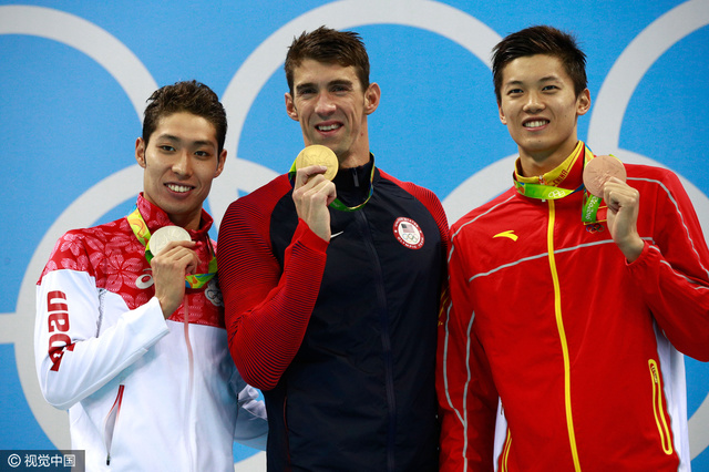 汪顺并肩菲尔普斯领奖 却因插刀孙杨遭痛骂