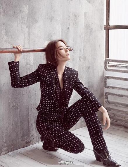 刘亦菲穿西装霸气侧漏 网友赞天仙美呆了(图)