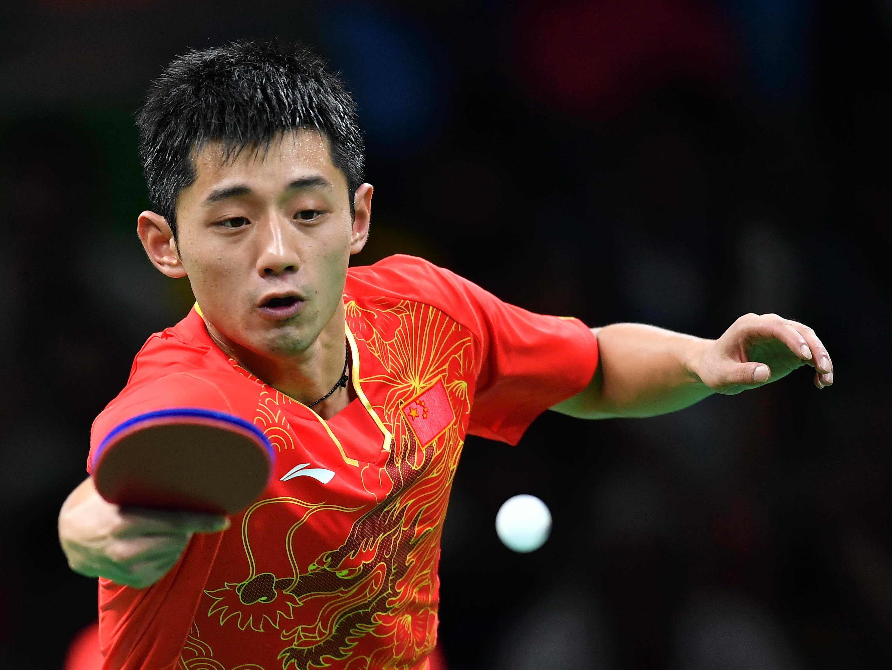 第四局,丹羽孝希调整状态,加大攻势,在5:7领先后,中国男子乒乓球队总