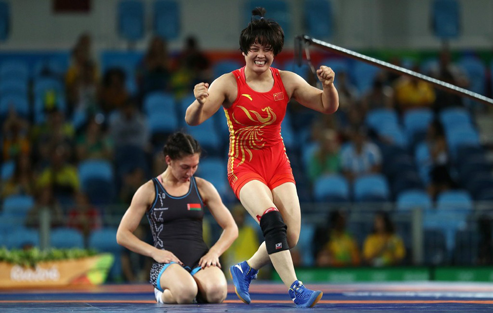 摔跤女子自由式75kg 张凤柳摘铜