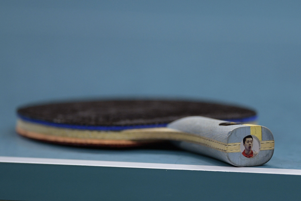 马龙在球拍中加入了自己的照片