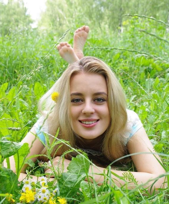 哈萨克斯坦位于中亚地区,是欧罗巴人种和蒙古人种混居的地方,所以