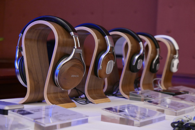 天龙旗舰耳机d7200实拍采用实木外壳