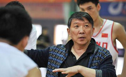 宫鲁鸣管理男篮纪律苛刻 吃饭不许穿拖鞋看手机