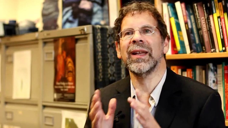 难道只有我们不发朋友圈就会死