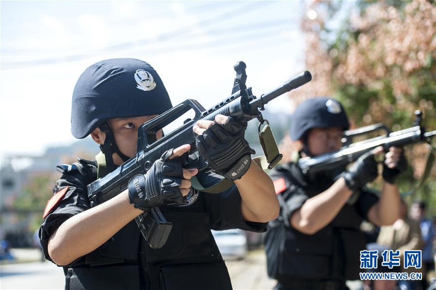 湖北举行公安特警反恐处突实战演练