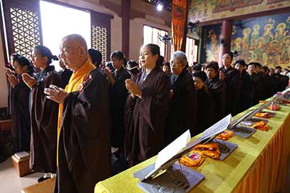 深圳弘法寺举行药师佛圣诞日诵经祈福普利法会