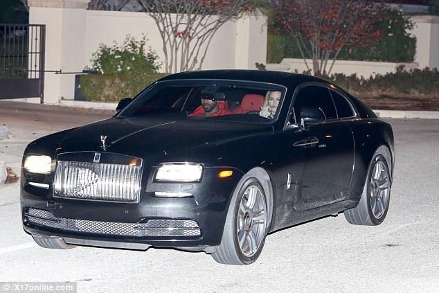 卡戴珊深夜同汤普森约会 驾豪车兜风