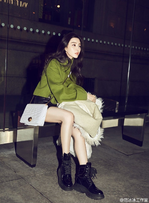 范冰冰平安夜晒逆天长腿,身后的玻璃却意外泄露了