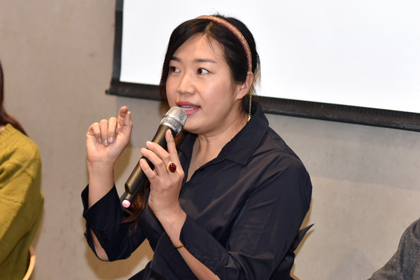 强国论坛 谈到从纸质阅读向电子阅读转变中的感受,作家苏小懒表示