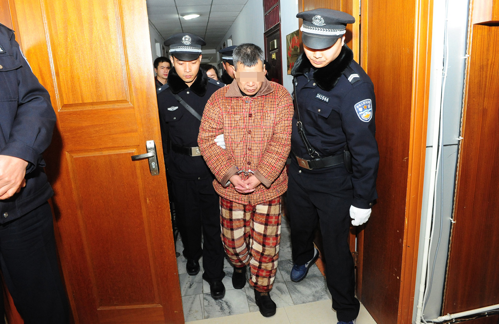 男子被判死刑后大哭