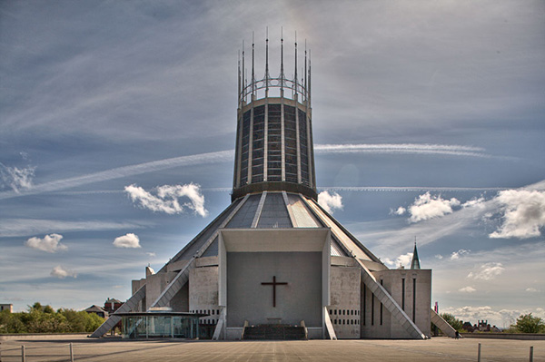 利物浦大都会教堂看上去就像mv里的一顶巨大皇冠