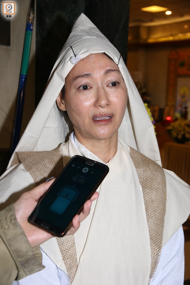 57岁惠英红为亡母设灵捐献全部帛金给慈善机构