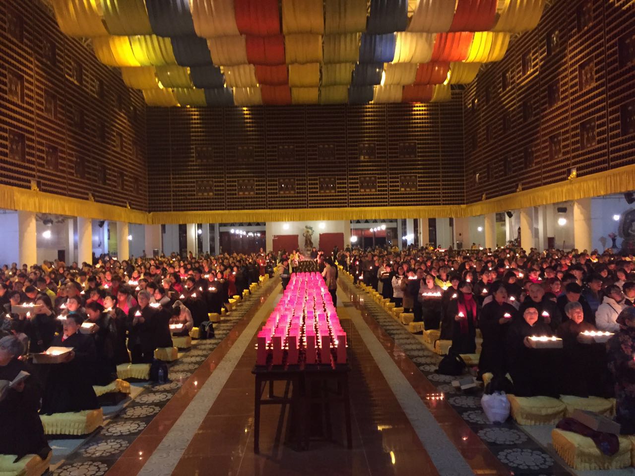 昆明宝华寺举行春节传灯祈福暨弥勒普佛祈愿法会