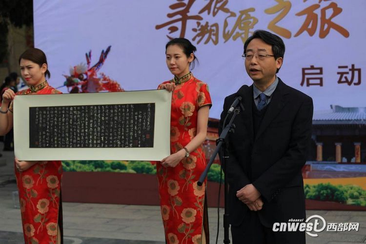 网媒采访团获赠陕西文化符号 王羲之"写"玄奘心经