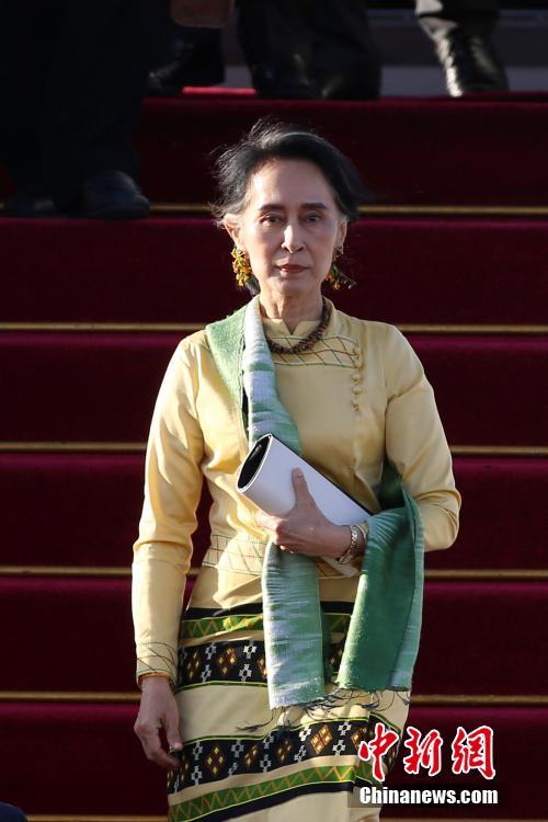 缅甸国务资政昂山素季抵达北京