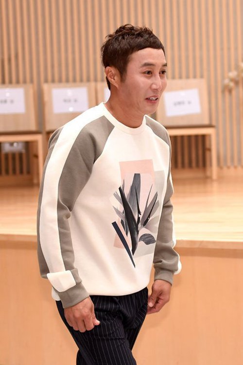 李京奎等出席在首尔木洞sbs电视台举行的《丛林的法则》制作发布会