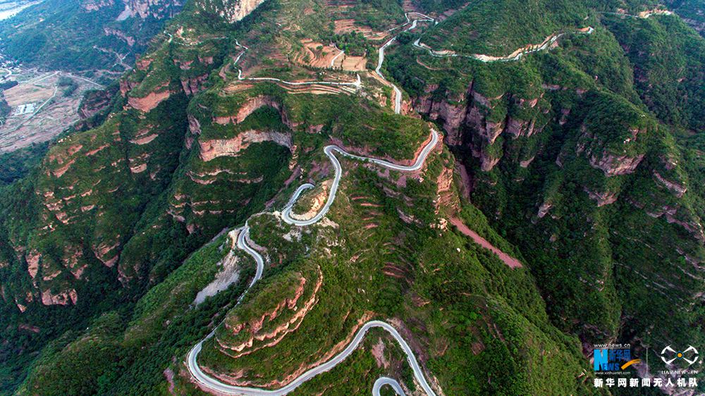 航拍太行山大峡谷绵延百里 山路十八盘