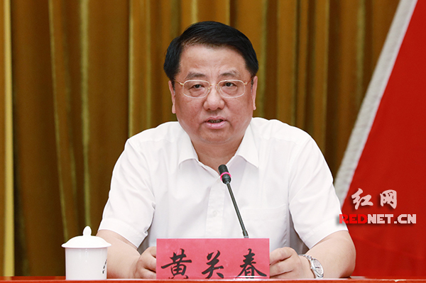 武警部队副司令员杨光跃宣布国务院,中央军委命令.