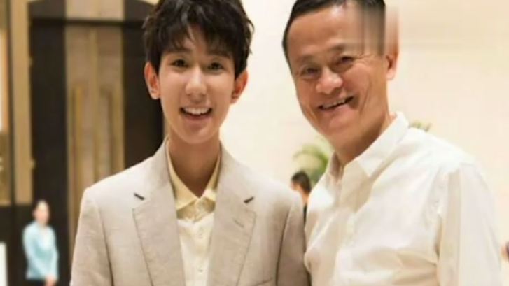王源与马云同框俩人身高竟然差不多