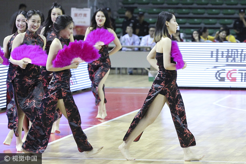 中国风啦啦队靓丽全场 众美女秀火辣身材