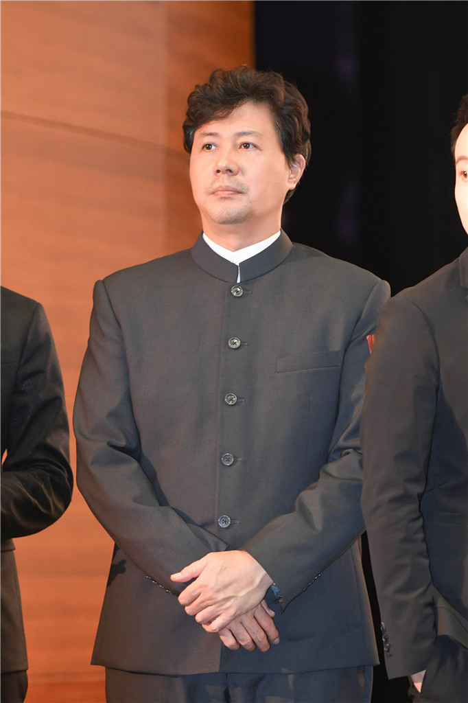 佟瑞欣饰曾仲鸣.