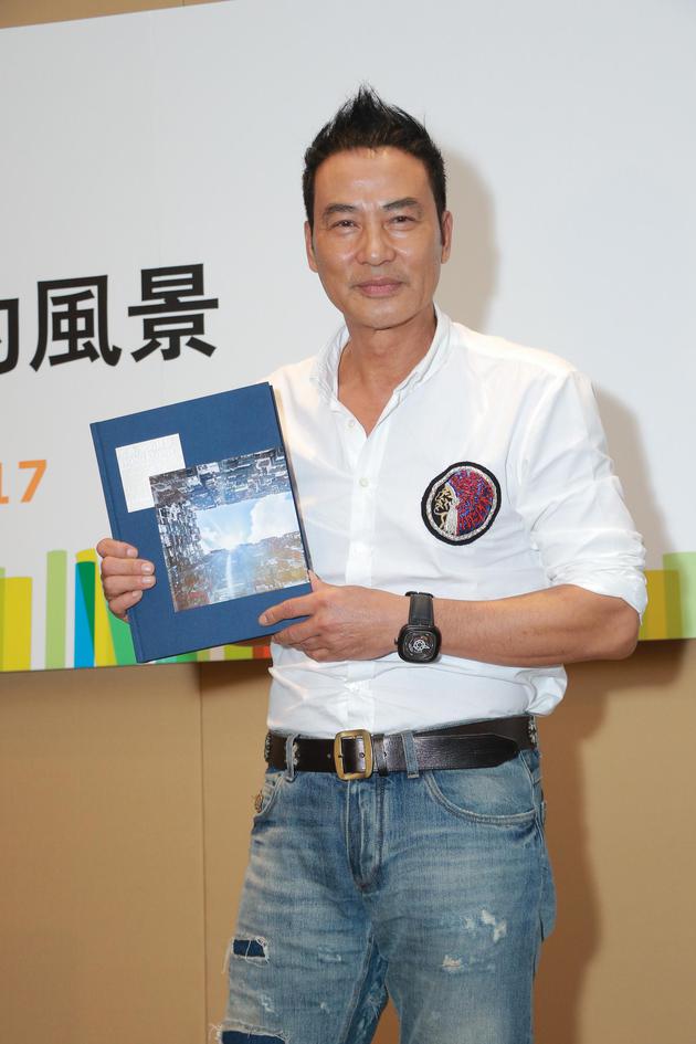 任达华自曝经常帮太太拍照 女儿只能偷偷拍_娱乐频道_凤凰网