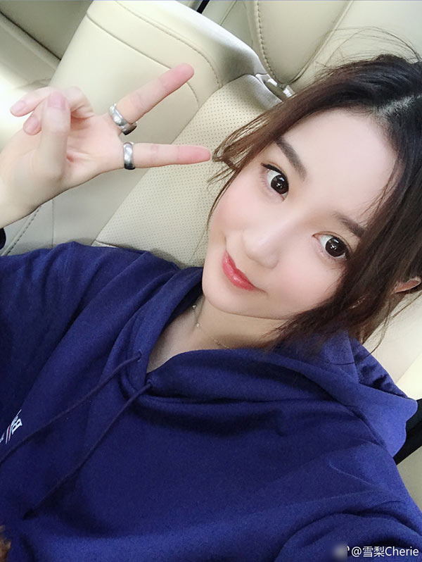 王思聪前女友雪梨订婚后首晒自拍 长腿吸睛