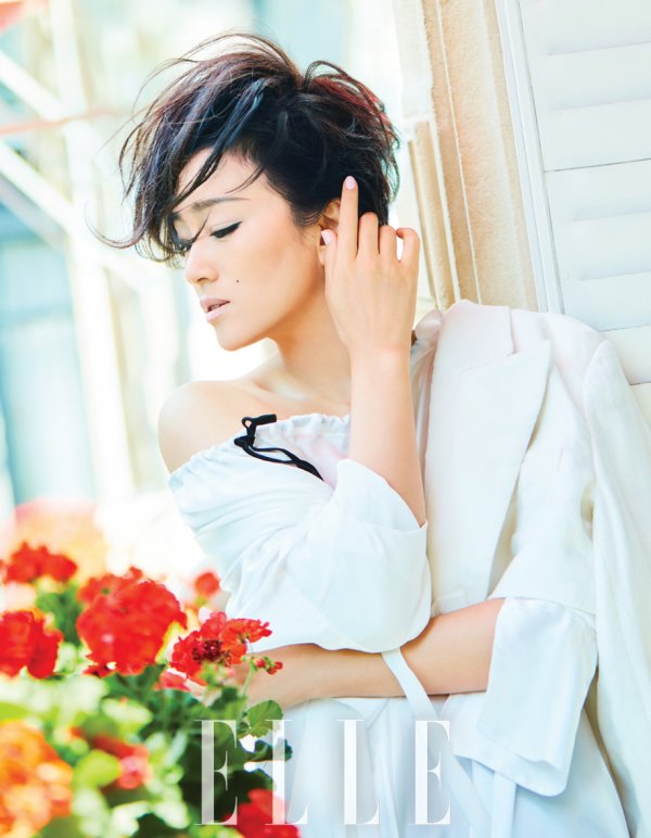 elle9月刊再度邀请巩俐登上封面