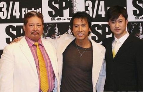 洪金宝,甄子丹,吴京合照凤凰网娱乐讯 8月16日,微博上曝出甄子丹点赞