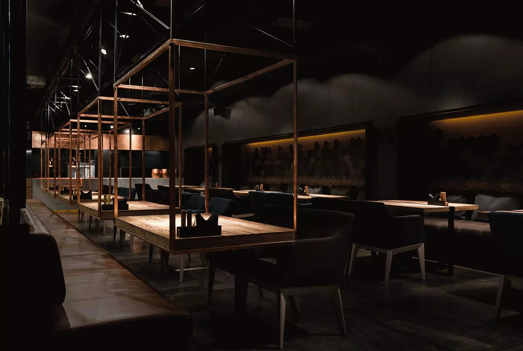 乌克兰新开的动物主题餐厅 场景犹如恐怖片!