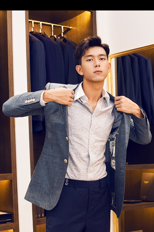 李现:阳光宅男"现"锋芒