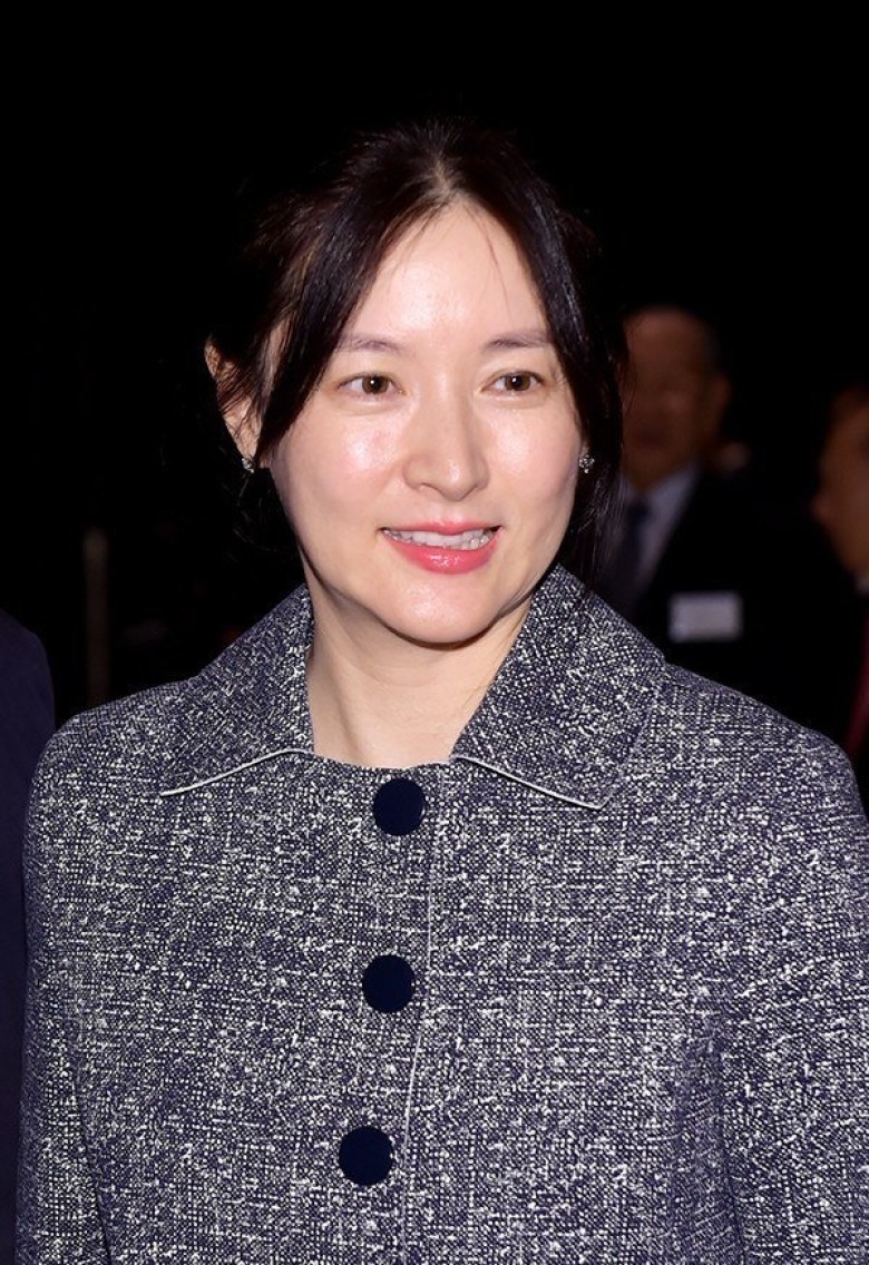 女神还是这么美李英爱拍大片知性迷人