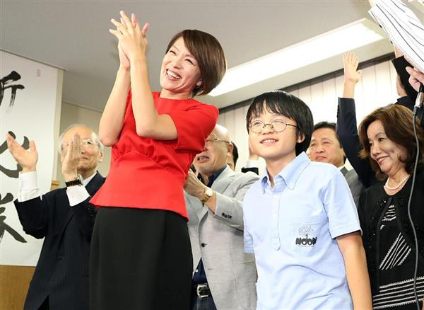 女星被曝恋上人夫 疑车内亲热遭红外线偷拍