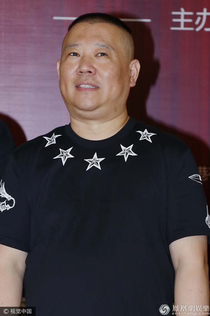 郭德纲晒祭拜恩师照