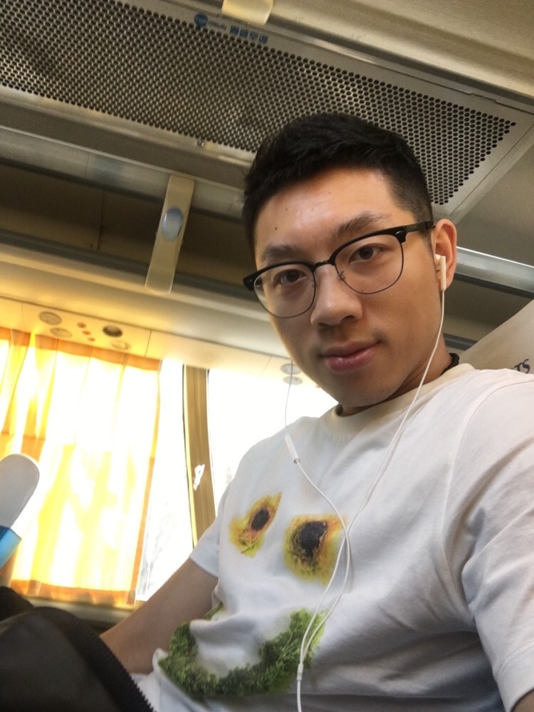 许昕晒图力证"跨界演戏" 官博搞笑回应:给你加戏