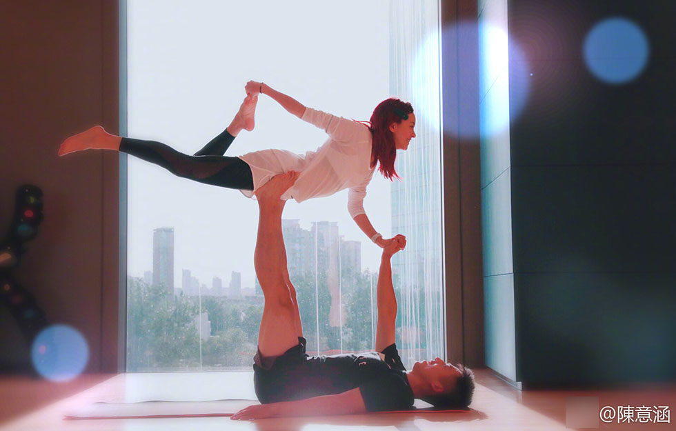 陈意涵高难度动作元气十足