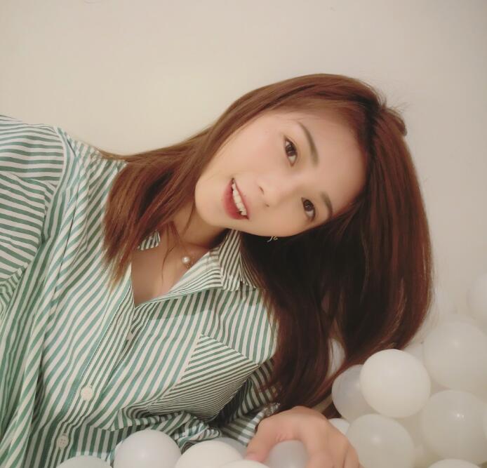 田径最美女神晒照肤白貌美