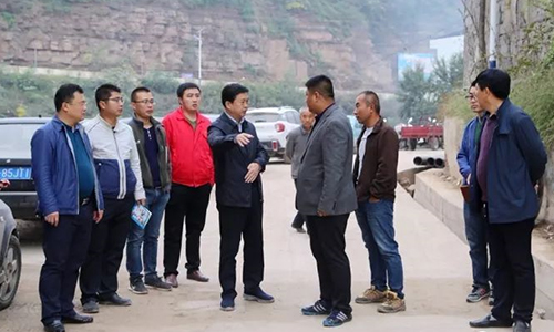 吴堡县委书记王华倒排工期确保10月底全面完成主体工程