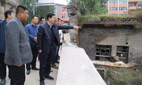 吴堡县委书记王华:倒排工期 确保10月底全面完成主体工程