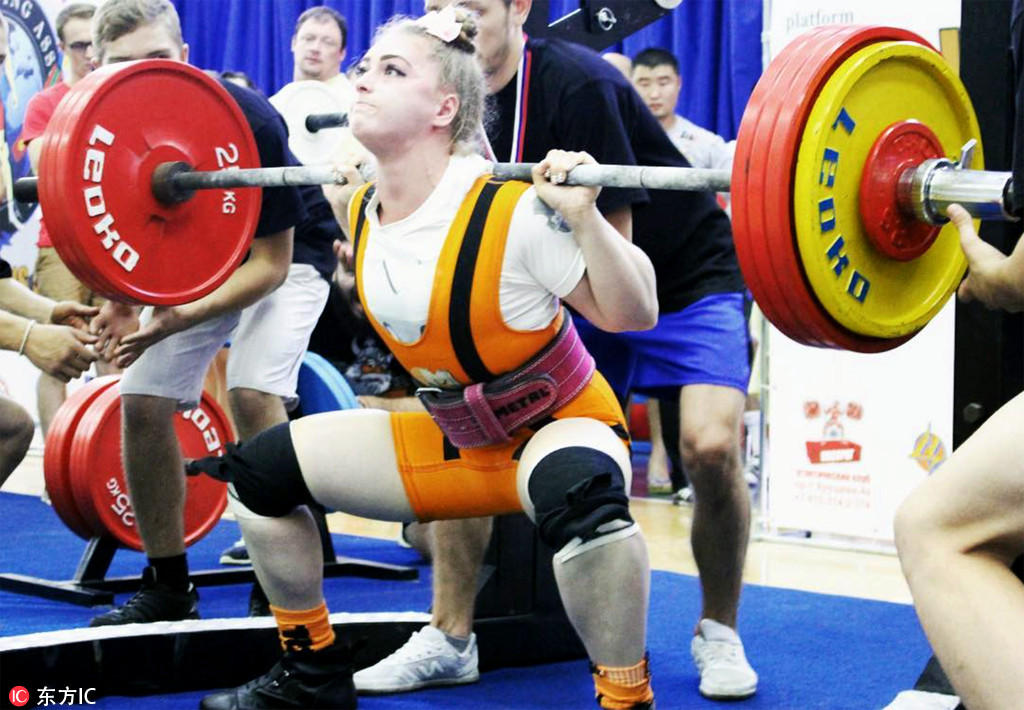 金刚芭比拥有天使面孔魔鬼身材