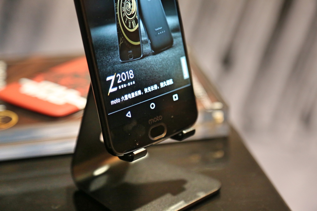moto z 2018现场实拍:陈坤代言售价9999元