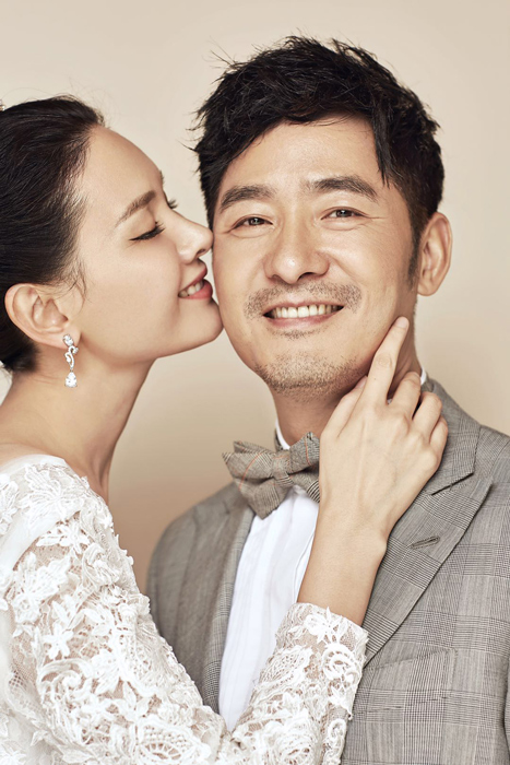 郭晓东与爱妻庆结婚十周年 拍婚纱照恩爱十足!
