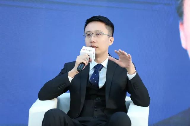 吕天贵总裁和李一梅副总裁共论人工智能时代下的投资选择问题及人工