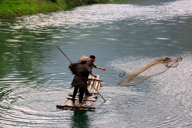 奉家古桃花源江中捕鱼