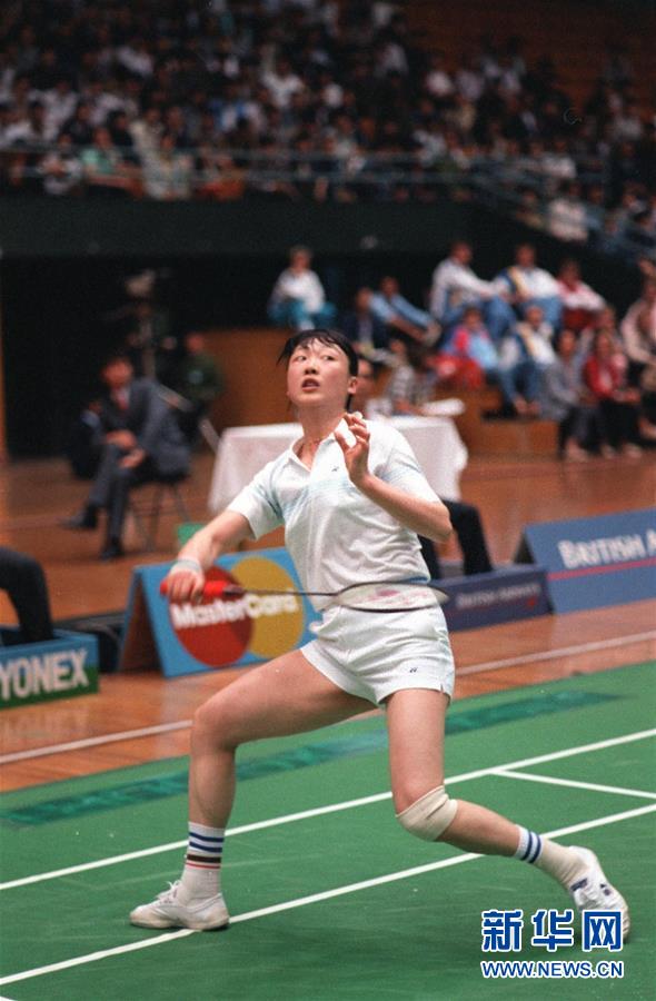 图为1987年5月,中国羽毛球名将李玲蔚在第五届世界羽毛球锦标赛上的